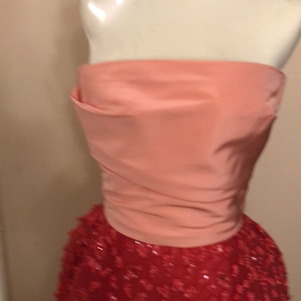 Dress. - Picture 2 of 10